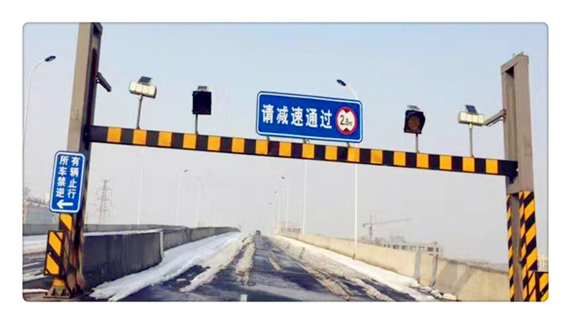 焦作一輛救護車竟被限高桿攔下過不去，咋回事？