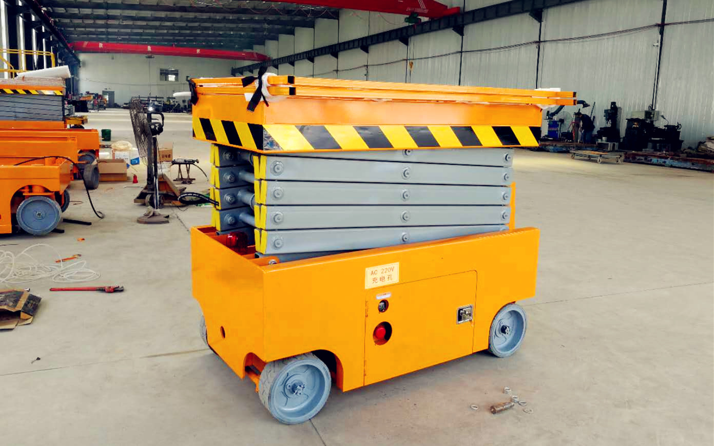 上?？蛻舳ㄖ品辣詣?dòng)升降平臺(tái)6米