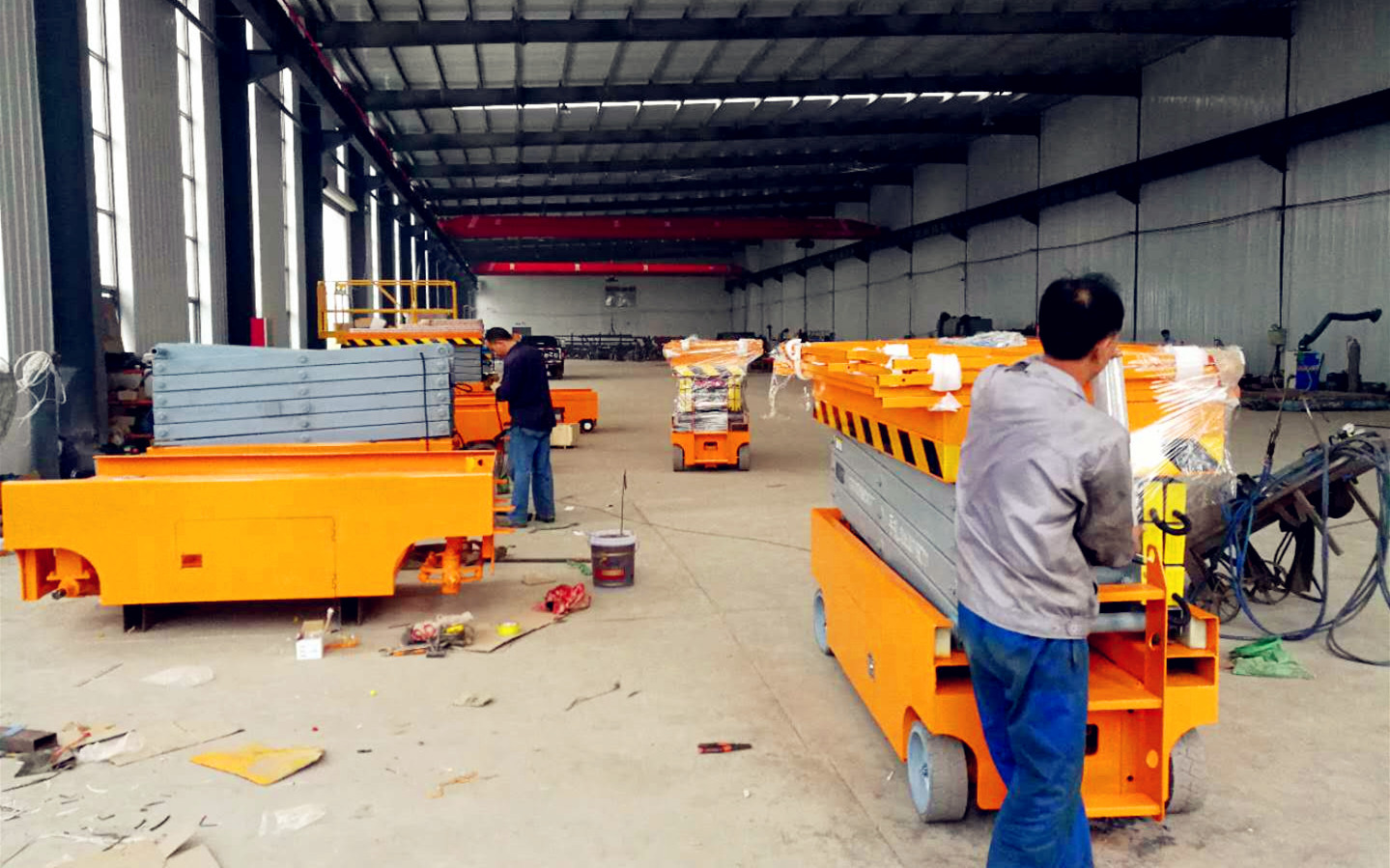 合肥客戶訂購(gòu)2臺(tái)升高6米自行走升降平臺(tái)