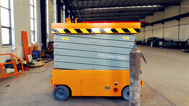 四川成都定制12米自行式升降機(jī)